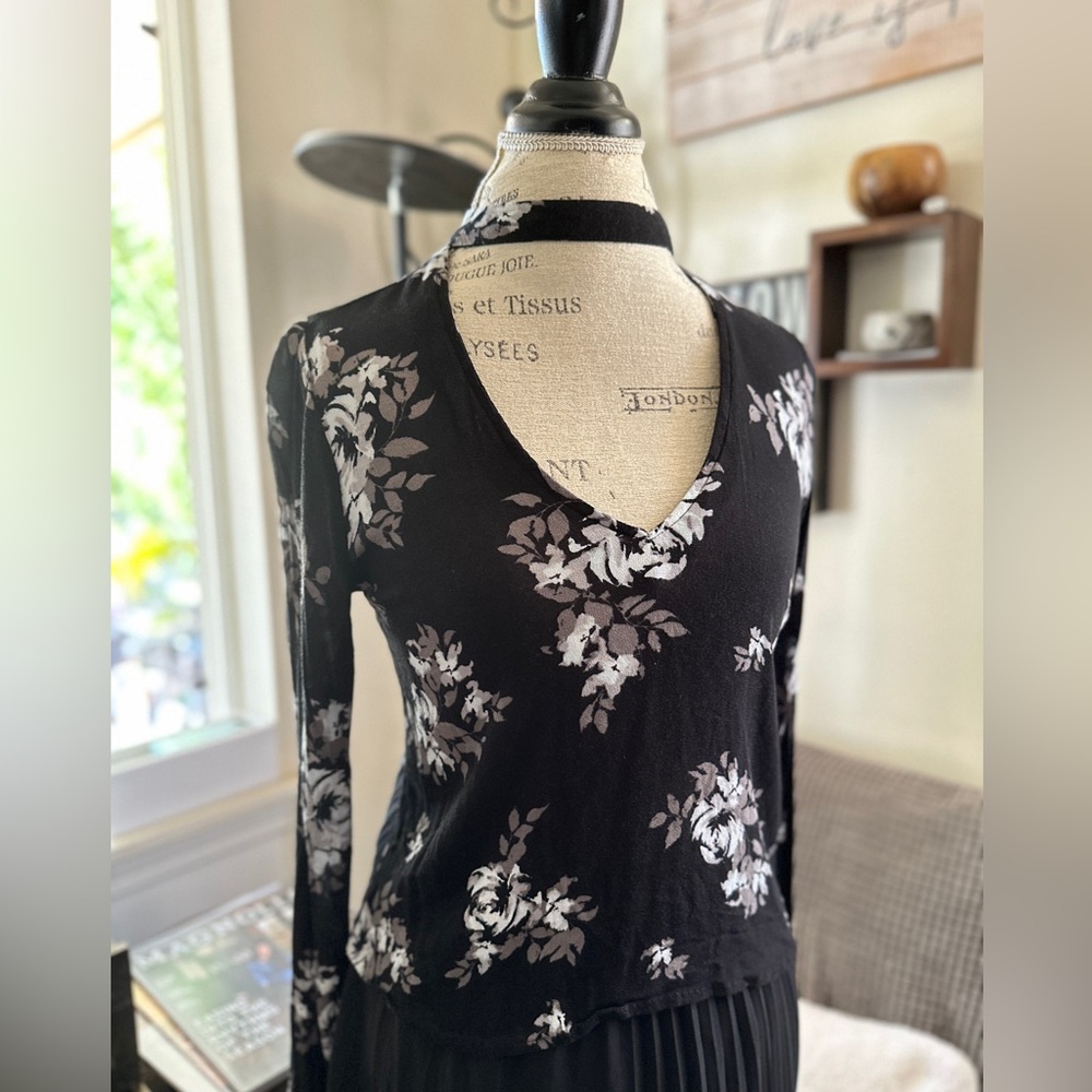 Kendall & Kylie Black and Gray Floral Top